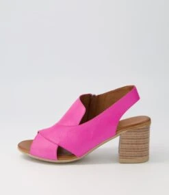 Wondir Fuchsia Leather Sandals