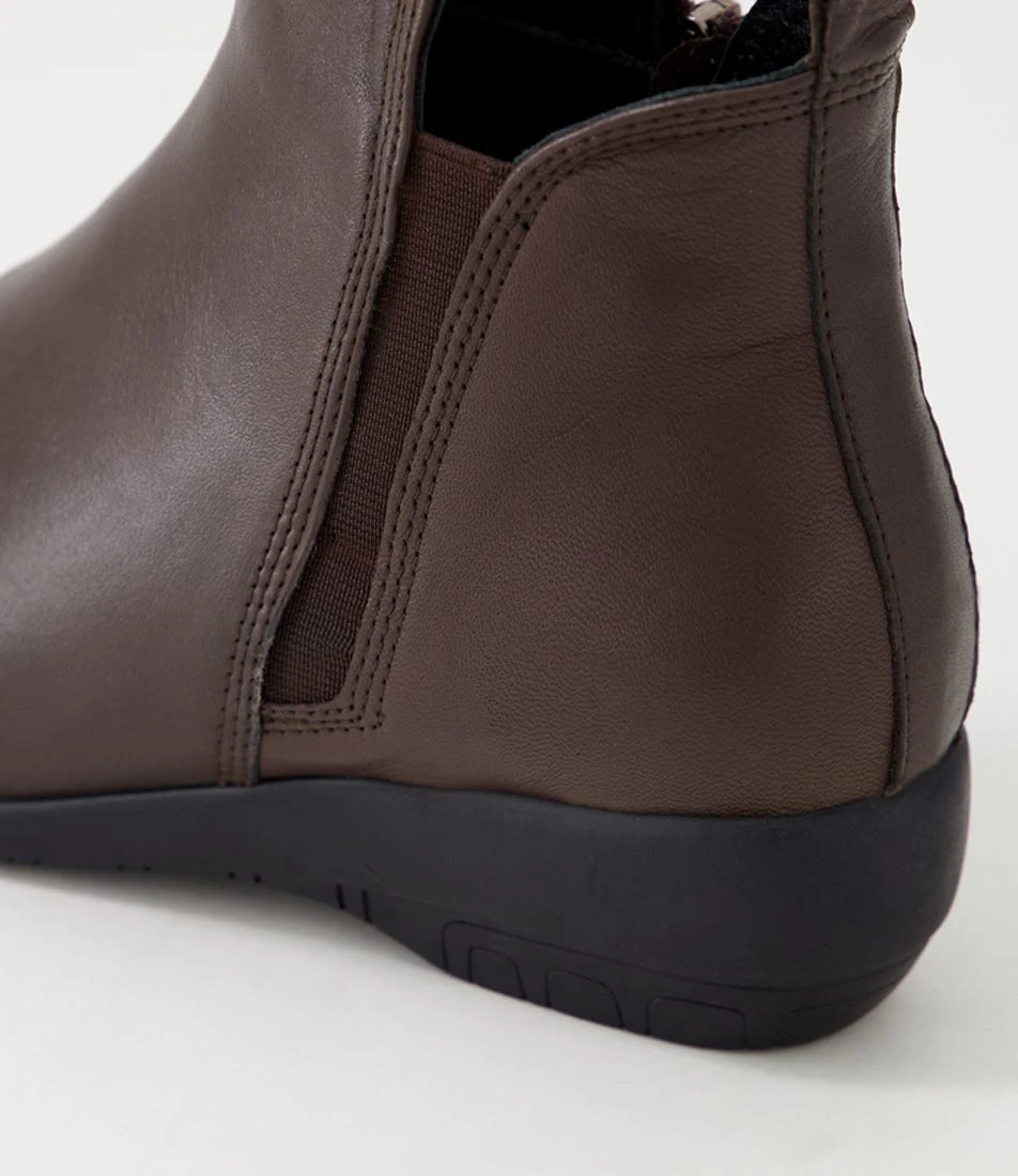 Gista Choc Leather Chelsea Boots 7 Gista Choc Leather Chelsea Boots - Image 5