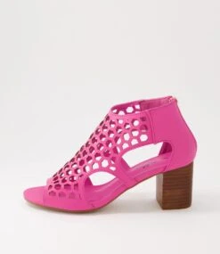 Bettee Fuchsia Sandals