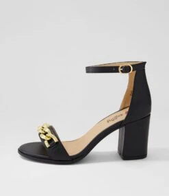 Toshol Black Sandals