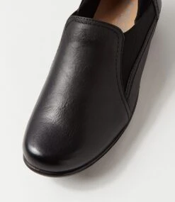 Person Black Leather Flat Shoes -Lynx Shoes Shop SU12517BLALE 5