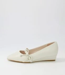 Earlis Cream Leather Mary Janes