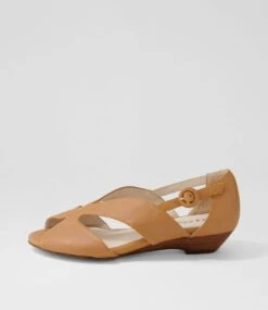 Barinasy Dark Tan Leather Sandals