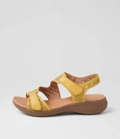 Maz2 Yellow Gum Sole Leather Sandals