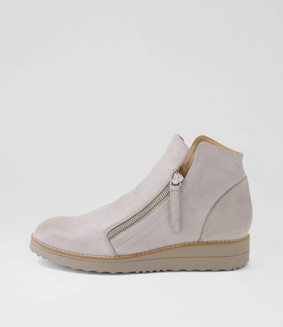 Ohmy Smoke Leather Ankle Boots 3 Ohmy Smoke Leather Ankle Boots