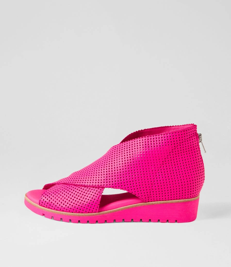Gwisse Bright Pink Leather Sandals 3 Gwisse Bright Pink Leather Sandals