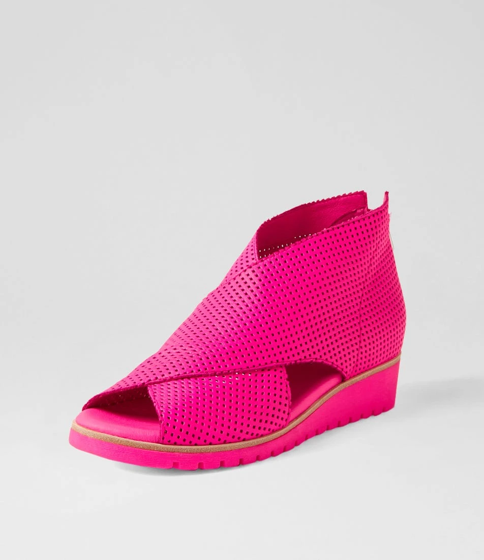 Gwisse Bright Pink Leather Sandals 4 Gwisse Bright Pink Leather Sandals - Image 2