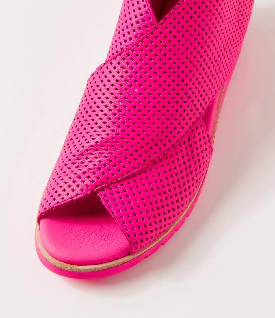 Gwisse Bright Pink Leather Sandals 6 Gwisse Bright Pink Leather Sandals - Image 4