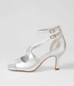 Lanyey Silver Leather Sandals