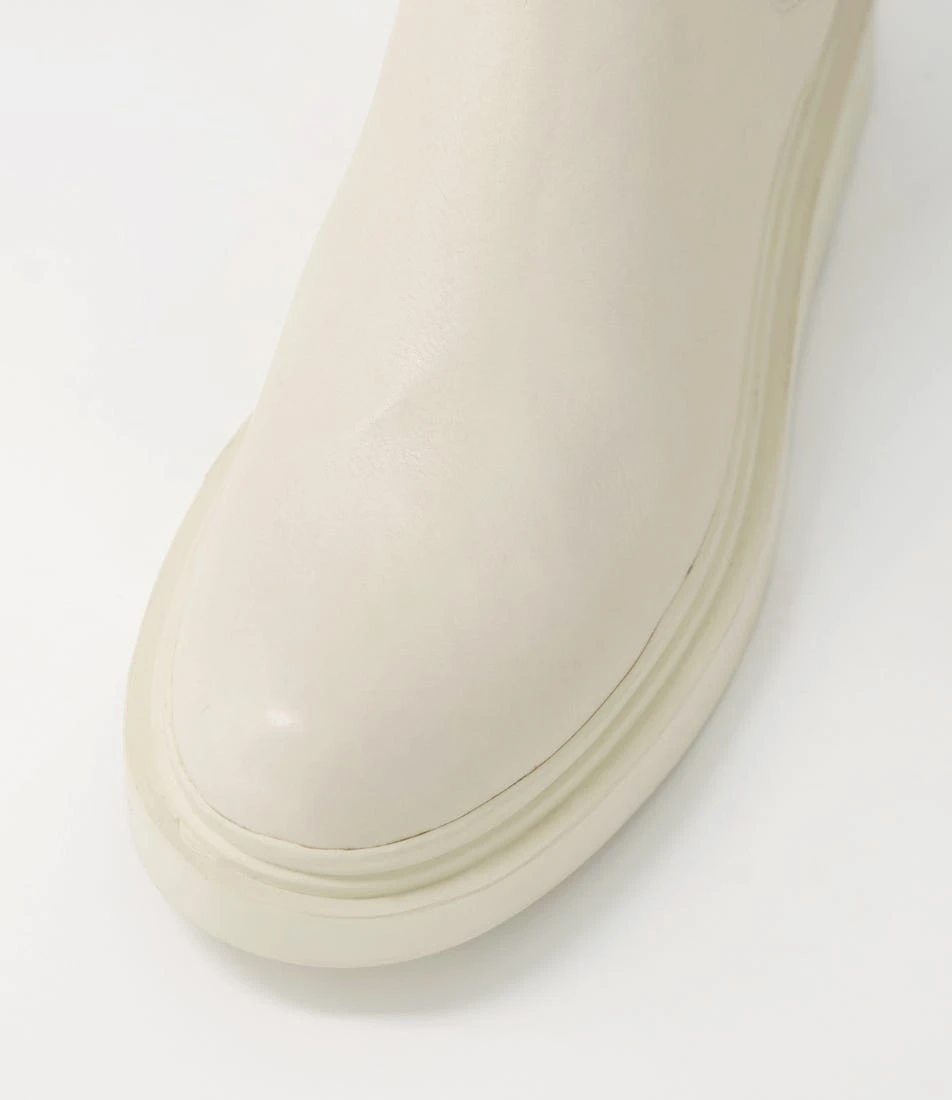 Zoopy Milk Leather Elastic Chelsea Boots 6 Zoopy Milk Leather Elastic Chelsea Boots - Image 4